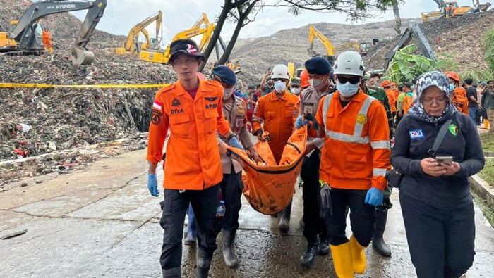 Longsor Sampah Bantargebang Menambah Korban Tewas Jadi Lima