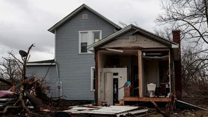 Kerusakan Terjadi Usai Badai dan Peringatan Tornado di Michigan