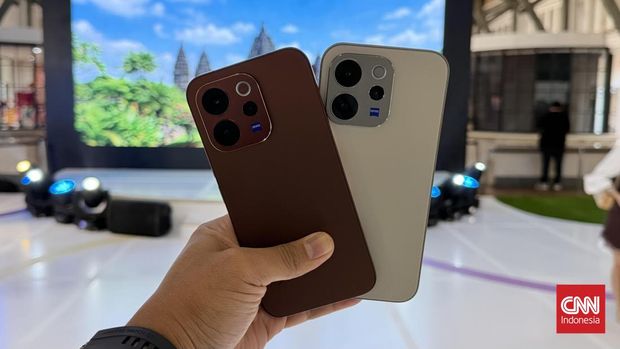 Vivo resmi meluncurkan Vivo V70 Series di Indonesia pada Senin (9/3). Seri yang beranggotakan V70 dan V70 FE dibanderol dengan harga mulai Rp6 jutaan