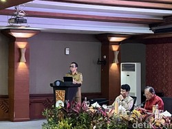 Tahan Tangis, Jaya Negara Mohon Kades Denpasar Bantu Kelola Sampah