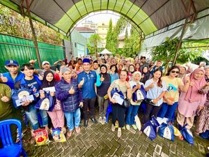 Yayasan Anak Rakyat Bagikan 10.000 Paket Sembako ke Warga Makassar