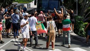 Aksi Demonstrasi Warnai Keberangkatan Tim Sepakbola Wanita Iran di Australia