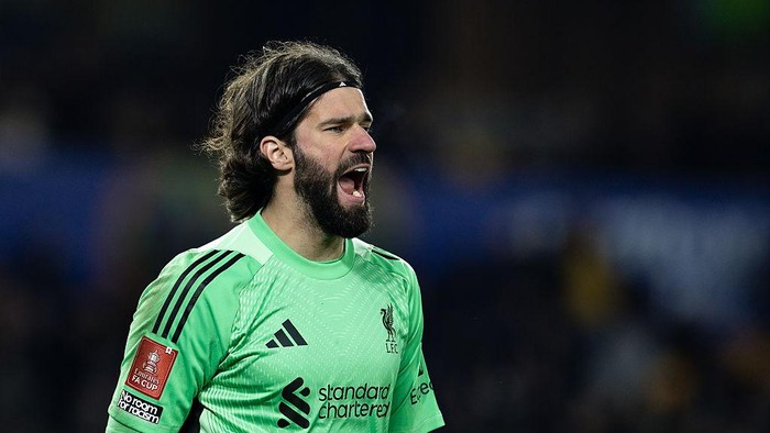 Alisson Becker absen saat Liverpool hadapi Galatasaray tengah pekan ini.