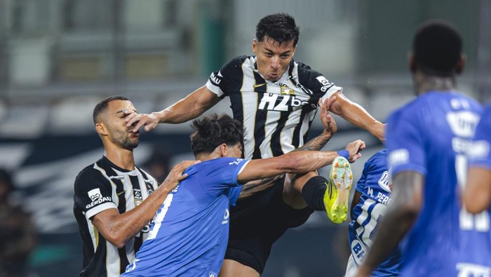 Keributan terjadi dalam pertandingan di Brasil antara Cruzeiro kontra Atletico Mineiro. 23 Pemain menerima kartu merah. Final Campeonato Mineiro menghadirkan duel Cruzeiro vs Atletico Mineiro di Belo Horizonte, Minggu (8/3/2026).