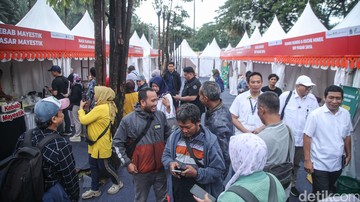 Berita dari Detik Finance: Berburu Jajanan Untuk Berbuka Puasa di Bazar Prime Balai Kota
