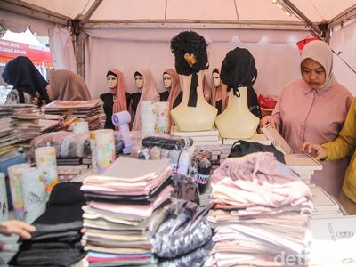 Berburu Pakaian Lebaran di Bazar Prime Balai Kota DKI