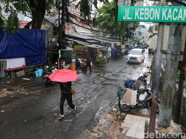 Cling! Jalanan Belakang GI Kini Steril dari PKL-Parkir Liar