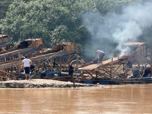 Tak Ada yang Kebal Hukum, Deretan Rakit PETI di Kuansing Dimusnahkan