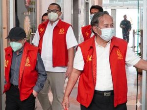 Kejati Sumsel Serahkan 6 Tersangka Korupsi Kredit Bank BUMN ke JPU