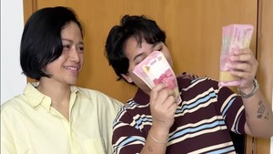 Masyaallah! Farida Nurhan Bagi Gepokan Rp 15 Juta Buat THR Setiap Karyawan