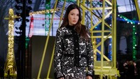 Foto: Eileen Gu Hingga Jennie Memukau di Fashion Show Chanel Fall 2026