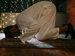 Tata Cara Sholat Taubat Nasuha Beserta Bacaan Doa agar Dosa Diampuni