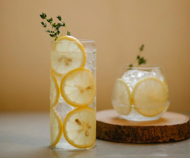 Kalau  bosan sama rasa biasa, kamu bisa bikin infused water