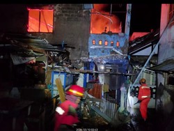 Rumah Lantai 2 di Cimahi Kebakaran, Satu Lansia Tewas