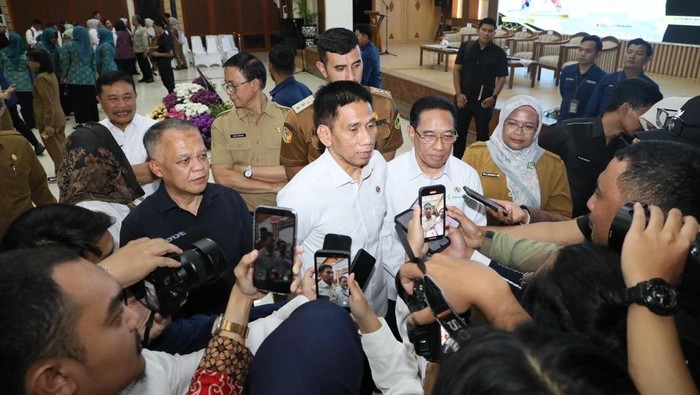 Wamendagri Dorong Pemda Cepat Tangani TBC di Jawa Barat