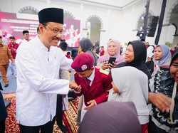 Gus Ipul Silaturahmi dan Bagikan Paket Sembako untuk 1.500 KPM di Pasuruan