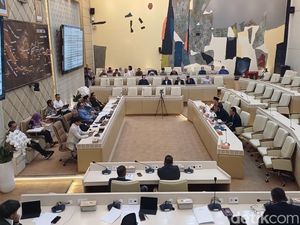 Komisi II DPR Undang Jimly hingga Refly Harun Bahas Masalah Pemilu