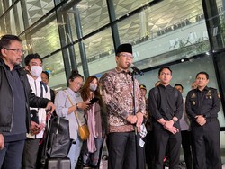 22 WNI dari Iran Tiba di Bandara Soetta, Diterima Menlu Sugiono