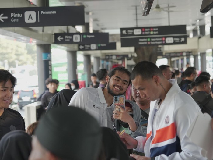 PAM JAYA dan Pelita Jaya Bagikan Tumbler di Jakarta Pusat