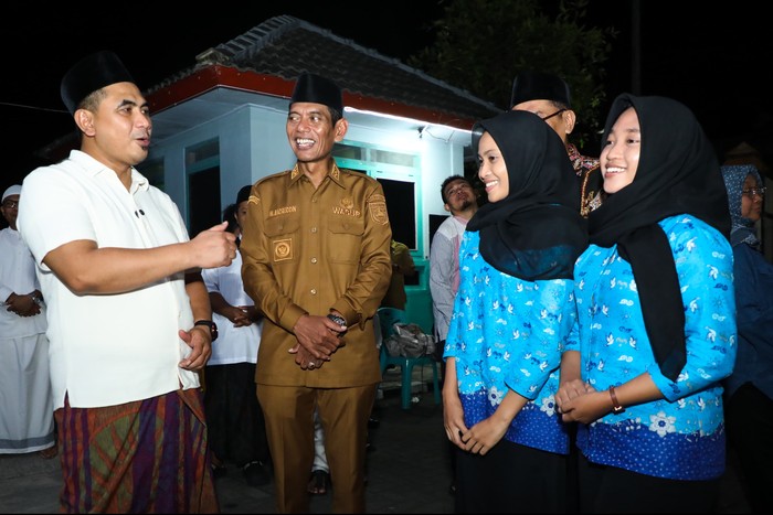 Wakil Gubernur Beri Beasiswa ke Lima Anak Panti Asuhan di Demak