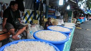 Penjualan Kolang-kaling di Pasar Tanah Abang Lesu Saat Ramadan