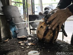 Kelapa Bakar di Bandung: Cara Membuat, Harga, dan Khasiatnya