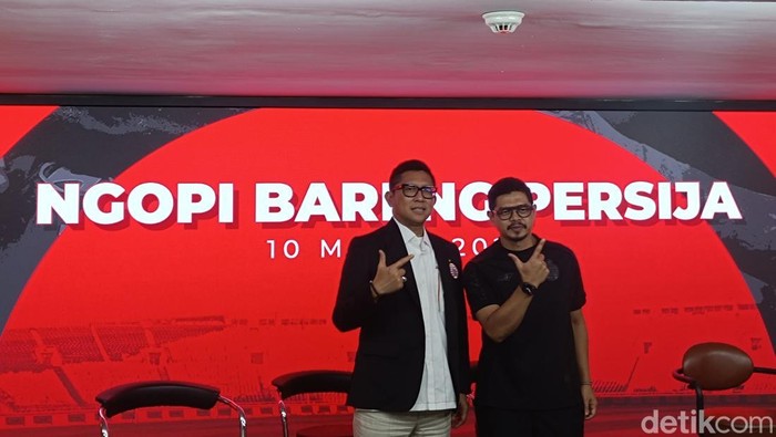 Direktur Persija Mohamad Prapanca bersama Direktur Olahraga Persija Bambang Pamungkas.