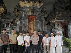 Nyepi Berpotensi Bareng Takbiran, Kapolres Gresik Silaturahmi ke Pura