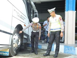 Jelang Arus Mudik, Polres Klaten Cek Kelayakan Bus dan Kesehatan Sopir