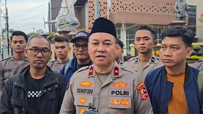 Polri dan Jurnalis Bagikan 1.500 Takjil di Jakarta Selatan