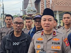 Sinergi Bersama Jurnalis, Polri Bagikan 1.500 Takjil ke Masyarakat di Jaksel