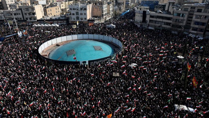 Warga Teheran Rapat Dukungan Terhadap Pemimpin Baru Iran