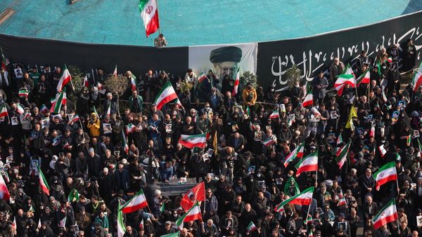 Ribuan Warga Teheran Berkumpul Dukung Pemimpin Baru Iran