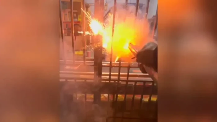 Toko Obat Keras di Pasar Rebo Diserang Petasan dan Oli