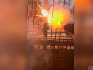 Oli hingga Petasan Sasar Toko Obat Keras di Pasar Rebo