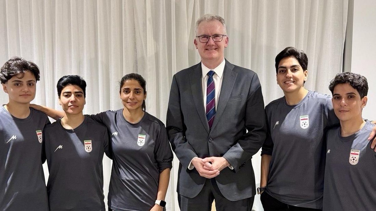 Pemain Timnas Putri Iran yang meminta suaka ke Australia. (Foto: dok. Twitter/@Tony_Burke)