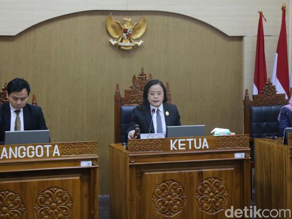 Tok! Salinan Ijazah dan Transkrip Jokowi Terbuka untuk Publik