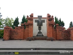 Jelang Paskah, Sejenak Merasakan Keheningan Taman Doa di Cirebon