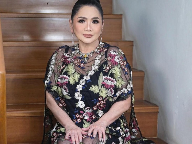 Vina Panduwinata Gak Pakai Ramuan Khusus Buat Jaga Suara