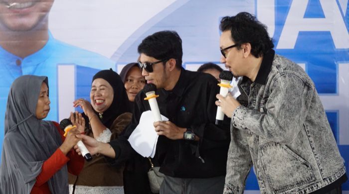 Aksi Vincent & Desta untuk Menghibur Warga Cipeucang