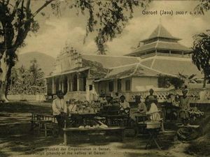 Duel Lawan Babi Jadi Primadona Hiburan Lebaran di Garut Baheula