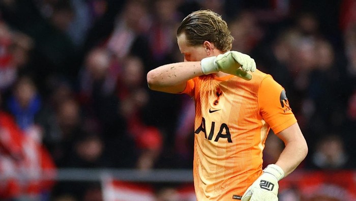 Soccer Football - UEFA Champions League - Round of 16 - First Leg - Atletico Madrid v Tottenham Hotspur - Riyadh Air Metropolitano, Madrid, Spain - March 10, 2026 Tottenham Hotspurs Antonin Kinsky reacts after being substituted Action Images via Reu