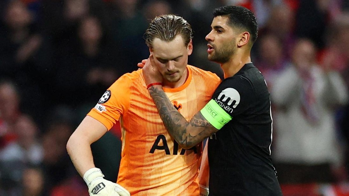 Kiper Tottenham Hotspur Antonin Kinsky bikin blunder lawan Atletico Madrid. (Foto: Action Images via Reuters/Matthew Childs)