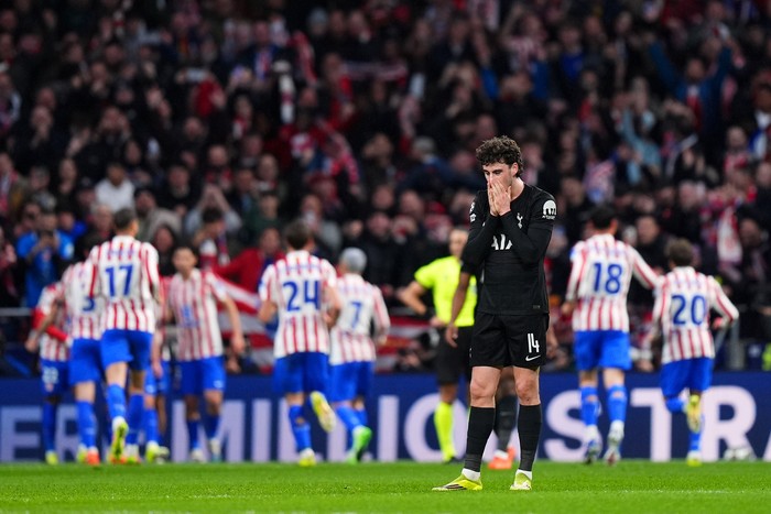 MADRID, SPAIN - MARCH 10: Archie Gray of Tottenham Hotspur looks dejected after Julian Alvarez of Atletico de Madrid (obscured) scores his team's third goal during the UEFA Champions League 2025/26 Round of 16 First Leg match between  Atletico de Madrid and Tottenham Hotspur FC at Estadio Civitas Metropolitano on March 10, 2026 in Madrid, Spain. (Photo by Angel Martinez/Getty Images)