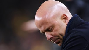 Liverpool Terus Kecolongan di Menit Akhir, Mana Solusi Arne Slot?