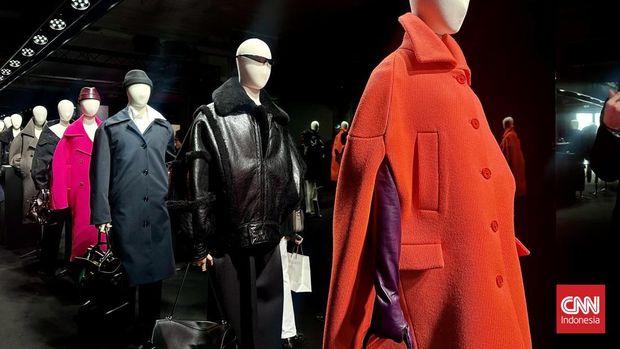 Balenciaga di bawah direktur kreatif Pierpaolo Piccioli merilis koleksi runway kedua di Paris Fashion Week. Koleksi ini bertajuk 'ClairObscur'.