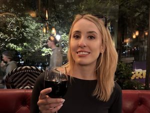 Tampil Sederhana, Pekerjaan Wanita Ini Ternyata Bikin Kaget