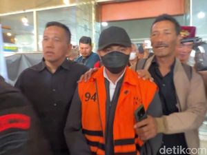 Gubernur Riau Nonaktif Abdul Wahid Tiba di Pekanbaru usai Terjaring OTT KPK