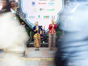 Gambang Kromong Ramaikan Senja Ramadan di Bundaran HI