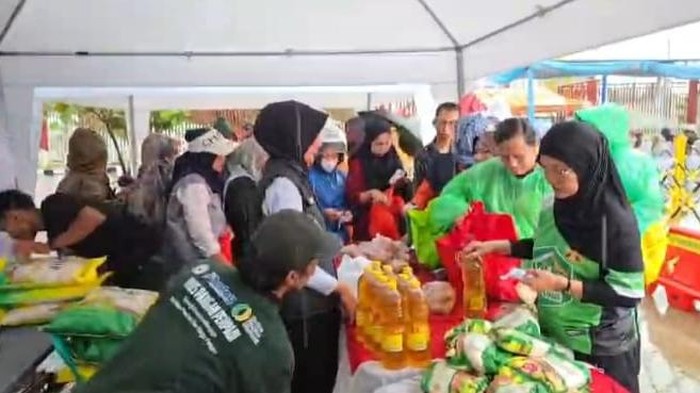 Polres Bogor Gelar Gerakan Pangan Murah di Stadion Pakansari